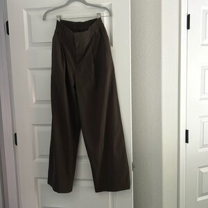 Wide leg alo pants, size small, never worn